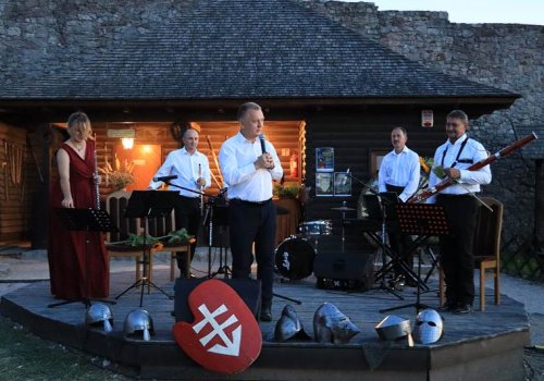 XXIX Zamkowe Spotkania z Muzyką tym razem na dziedzińcu Zamku Królewskiego w Chęcinach. Wyjątkowy koncert w pięknej scenerii